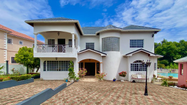 6 BEDROOM 5 BATH HOUSE FOR SALE IN TOWER ISLE Houses Spring Valley Estate, Tower Isle