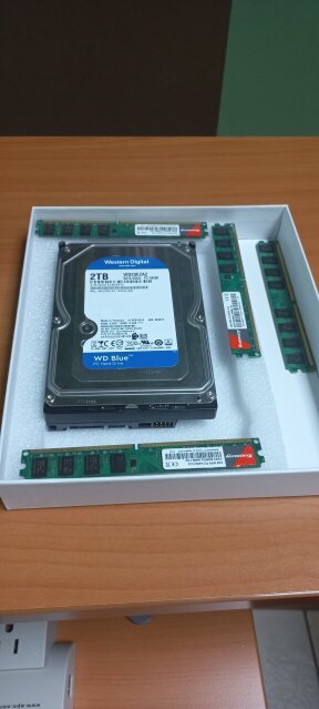 WD 2 Terrabytes & (RAM) 8 GB Memory Computer Parts Portmore