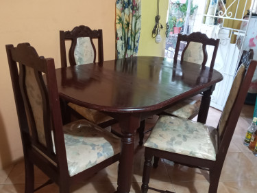 4 Seater Dinning Table 