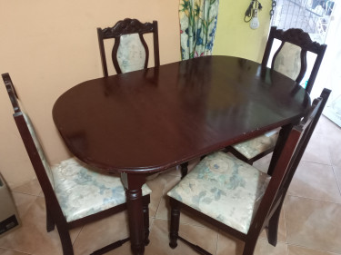 4 Seater Dinning Table 