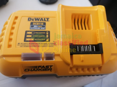 Dewalt 20V MAX FAST CHARGER WITH FAN 