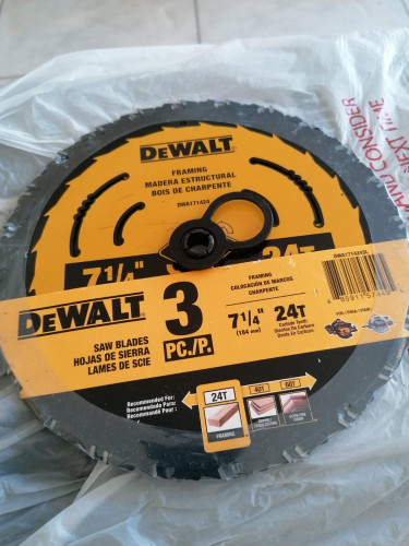 DEWALT 7-1/4” 24-Tooth Circular Saw Blade (3pk)