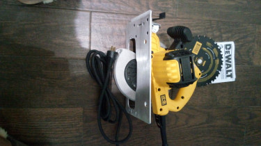 DeWalt 7  1/4 In Circular Saw Corded