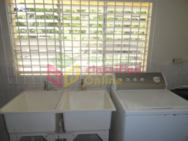 Ground Floor 2 Bedrooms In Coral Gardens