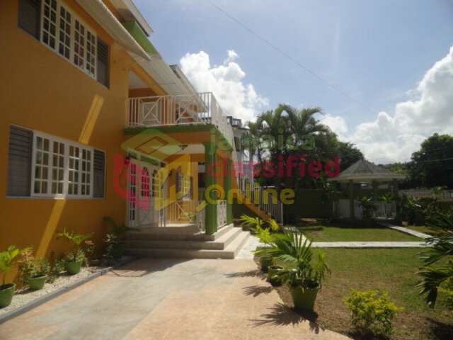 Ground Floor 2 Bedrooms In Coral Gardens