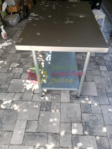 STAINLESS STEEL TABLE