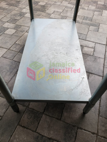 STAINLESS STEEL TABLE