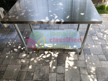 STAINLESS STEEL TABLE