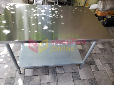 STAINLESS STEEL TABLE