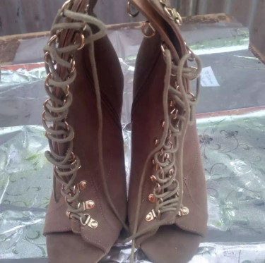 High Heel Lace Front, Zip At The Side.  Size:7
