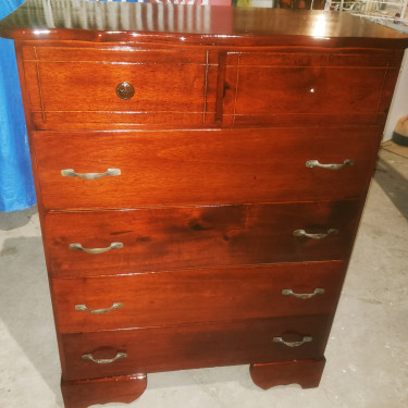 Beautiful Chest Of Drawers (no Scratches 