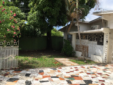 Centrally Located 4 Bedroom House - Kingston 8 