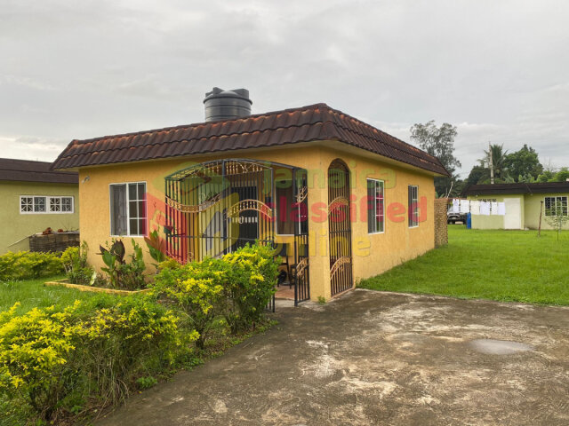 2 Bedroom 1 Bath Gated, AC, RENT Houses Bog Walk