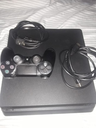 Sony PlayStation 4 Slim (1 Terabyte)
