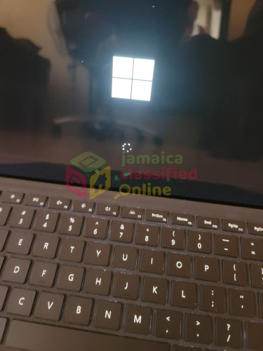 Microsoft Surface Pro 5 8GB 256GB Tablet Laptop