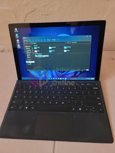 Microsoft Surface Pro 5 8GB 256GB Tablet Laptop