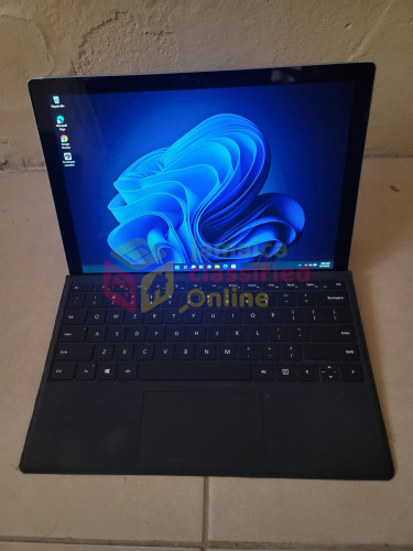 Microsoft Surface Pro 5 8GB 256GB Tablet Laptop