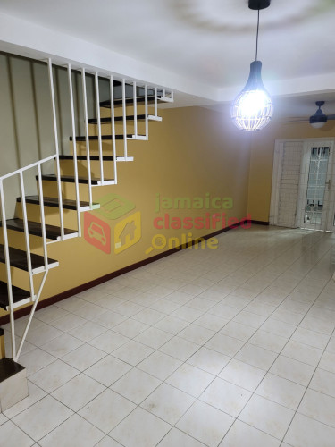 2 Bedroom Townhouse In The Hope Rd.Kingston 6 Area