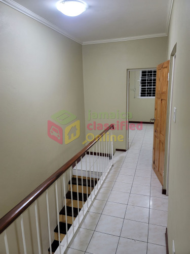 2 Bedroom Townhouse In The Hope Rd.Kingston 6 Area