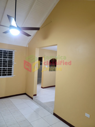 2 Bedroom Townhouse In The Hope Rd.Kingston 6 Area