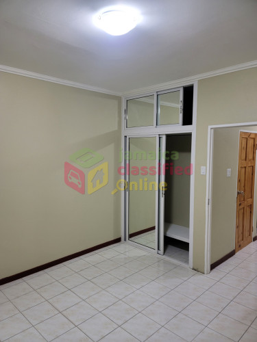 2 Bedroom Townhouse In The Hope Rd.Kingston 6 Area