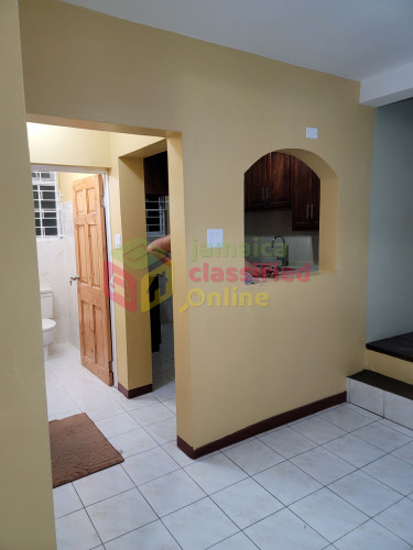 2 Bedroom Townhouse In The Hope Rd.Kingston 6 Area