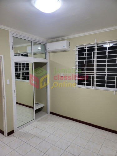 2 Bedroom Townhouse In The Hope Rd.Kingston 6 Area