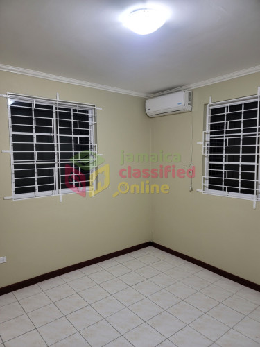 2 Bedroom Townhouse In The Hope Rd.Kingston 6 Area