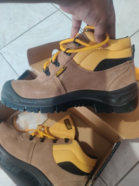 Safety Boots Package Size 9-10