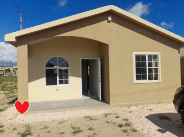 2 Bedroom House With AC 