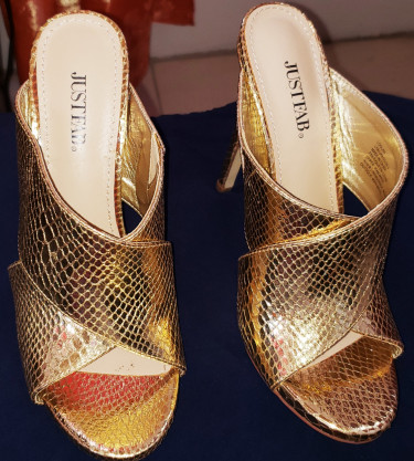 Beautiful Gold Sandals - Size 8