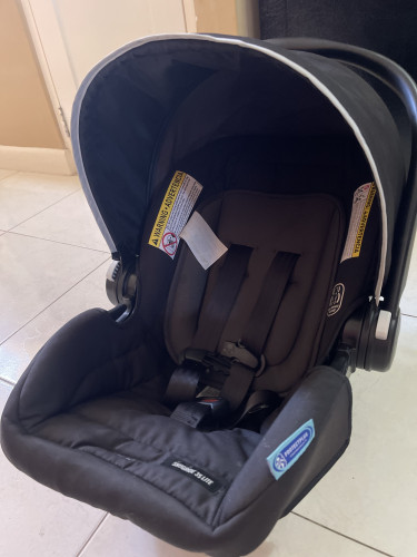Graco Car Seat (Preowned, Great Condition)