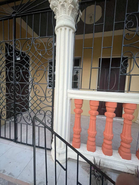 2 Bedrooms 1 Bathroom Apartment