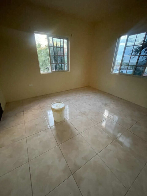 2 Bedrooms 1 Bathroom Apartment