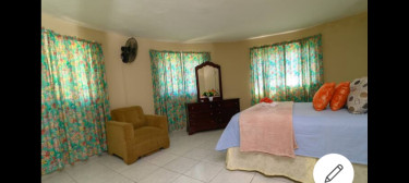 Beautiful 2 Bedrooms And 1 Bath Apartment 
