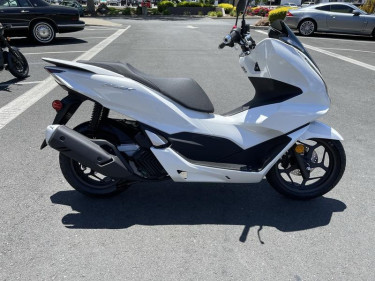 2022 Honda-Motorcycle-Scooter PCX ABS