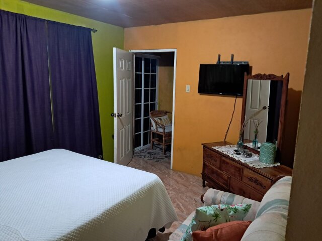 1 Bedroom( Short Term Rental) Airbnb