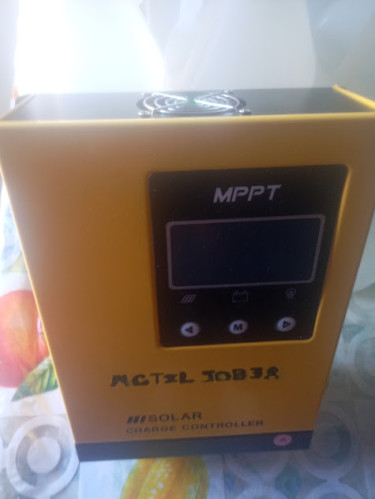 MGTILS JOB38  NEW Touch Screen MPPT SOLAR 60A12V48