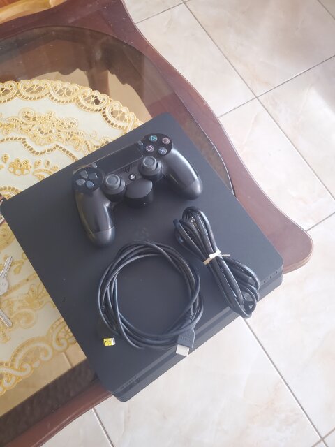 Play Station 4 Slim