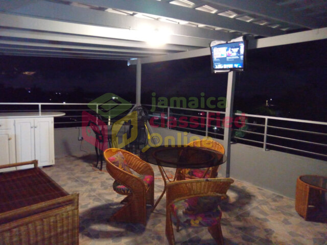 (BEACH ACCESS,POOL,GYM,HOT TUB,SMOKING AREA)