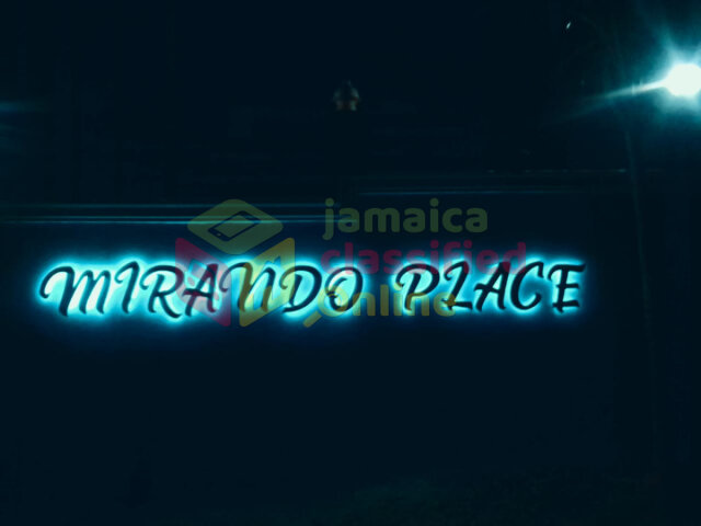 (BEACH ACCESS,POOL,GYM,HOT TUB,SMOKING AREA)
