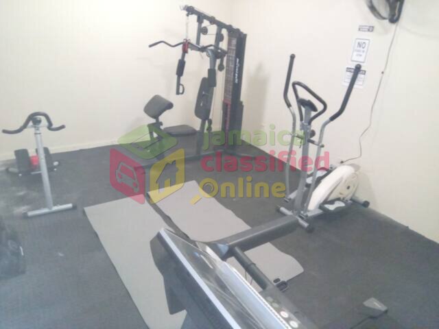 (BEACH ACCESS,POOL,GYM,HOT TUB,SMOKING AREA)