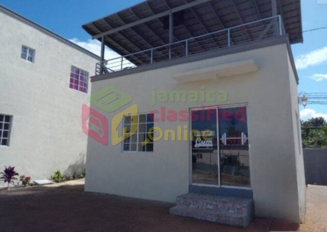 (BEACH ACCESS,POOL,GYM,HOT TUB,SMOKING AREA)