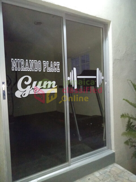 (BEACH ACCESS,POOL,GYM,HOT TUB,SMOKING AREA)