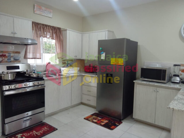 (BEACH ACCESS,POOL,GYM,HOT TUB,SMOKING AREA)
