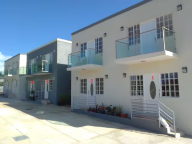 (POOL,GYM,HOT TUB,SMOKING AREA) USD $75UP/NIGHT