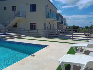 (POOL,GYM,HOT TUB,SMOKING AREA) USD $75UP/NIGHT