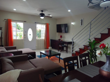 (POOL,GYM,HOT TUB,SMOKING AREA) USD $75UP/NIGHT
