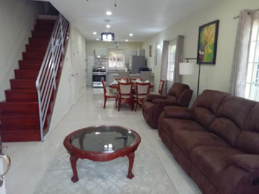 (POOL,GYM,HOT TUB,SMOKING AREA) USD $75UP/NIGHT