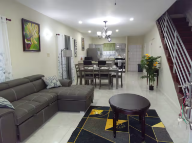 (POOL,GYM,HOT TUB,SMOKING AREA) USD $75UP/NIGHT